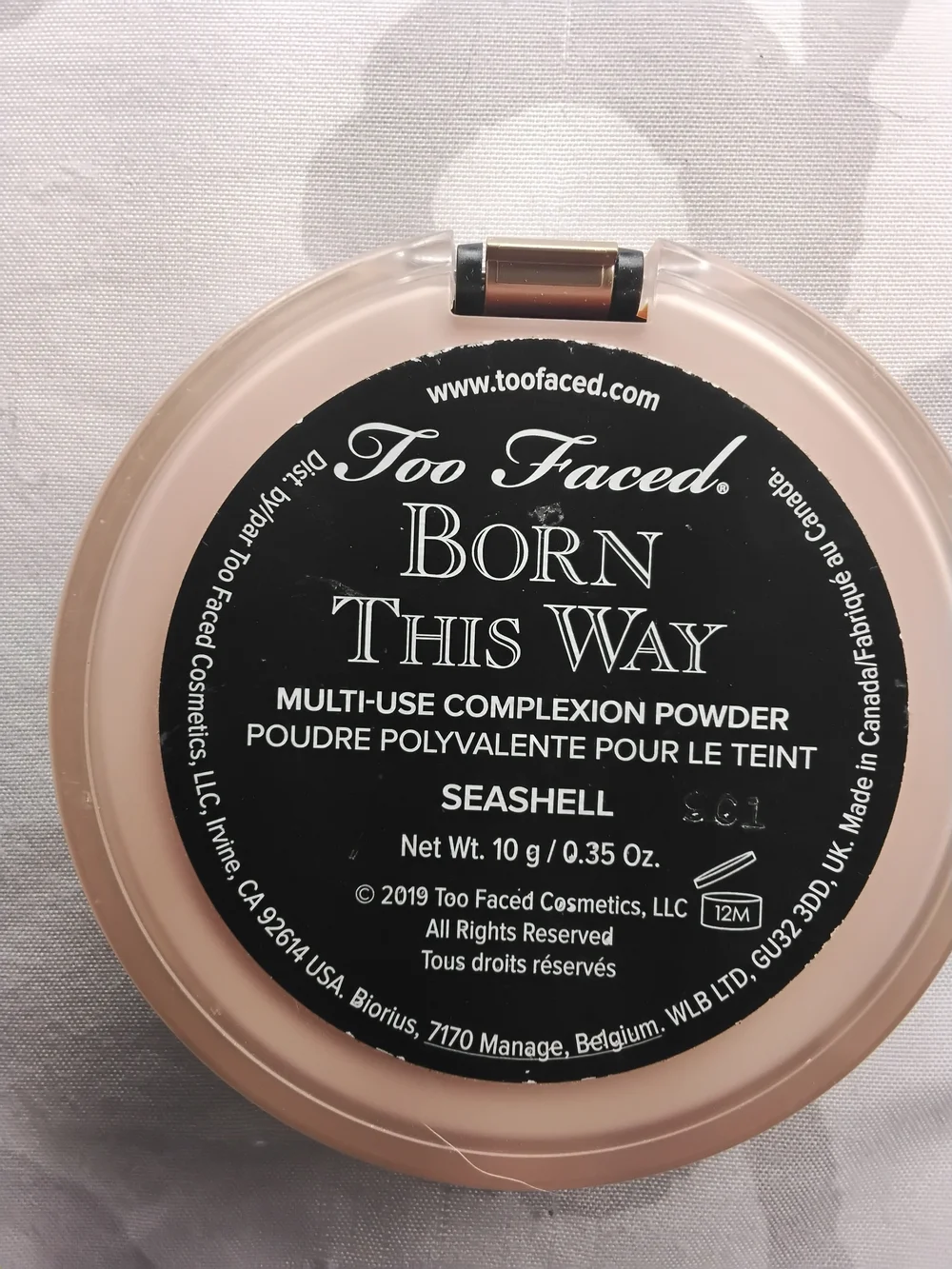 Too Faced Black Pressed Powder Compact - Lightweight Finish